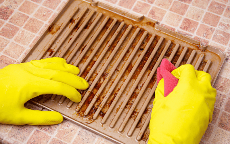 How To Clean A Cast Iron Grill Pan? 1 Of The Best Solution
